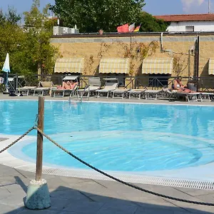 Village Torre Pendente Кемпинг